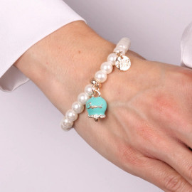 Bracciale in Metallo Bracciale in Metallo con perle e campanella portafortuna in smalto verde con scritta Capri